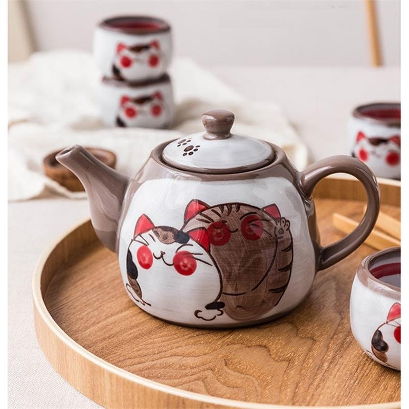 http://puppeeland.com/cdn/shop/products/japanese-cute-cat-tea-pot-and-cup-884790.jpg?v=1681012071