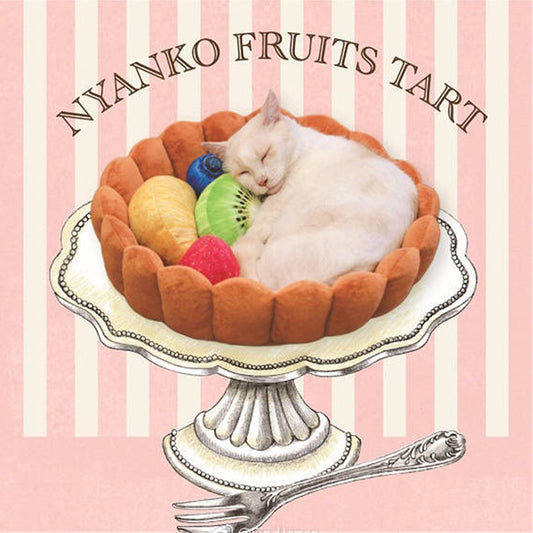 Süßes Haustierbett mit Obstkuchen und Kuchenrolle